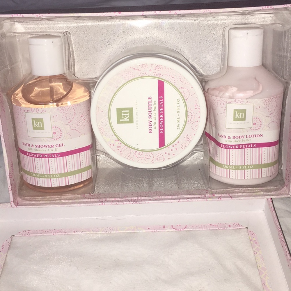Body lotion/bath&shower gel/ shea butter